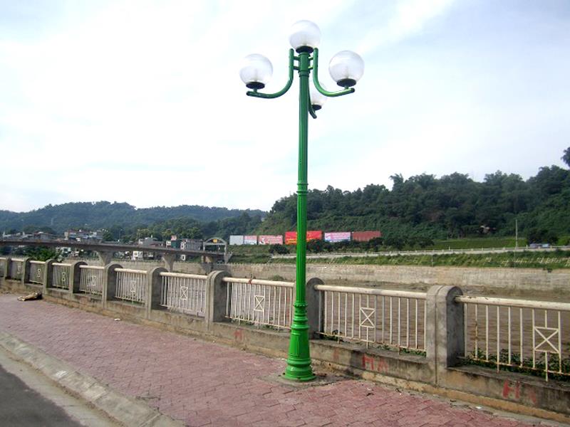 bán cột đèn sân vườn