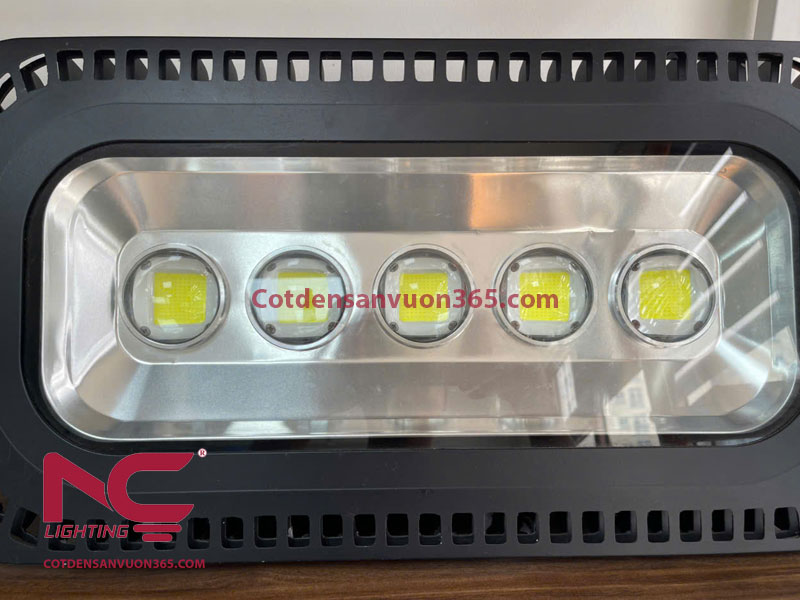 Đèn pha led mắt lồi 250w