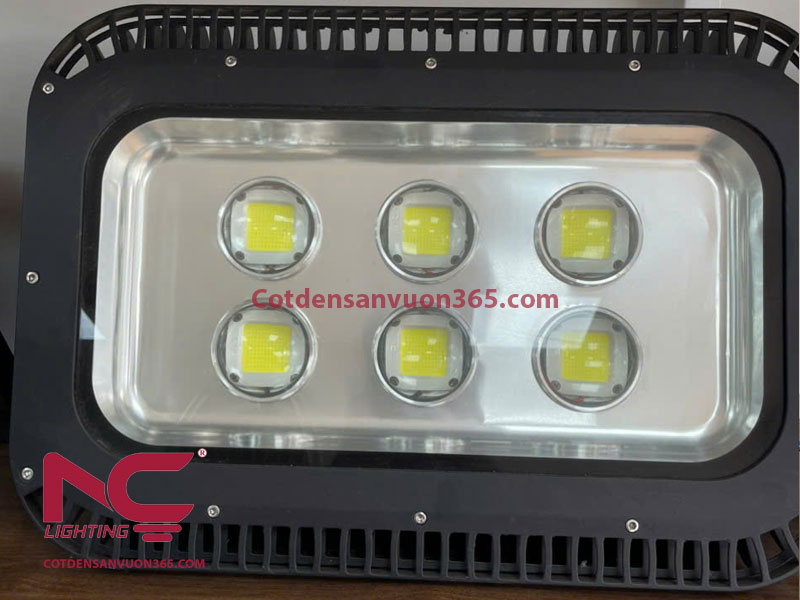 đèn pha led mắt lồi 300W